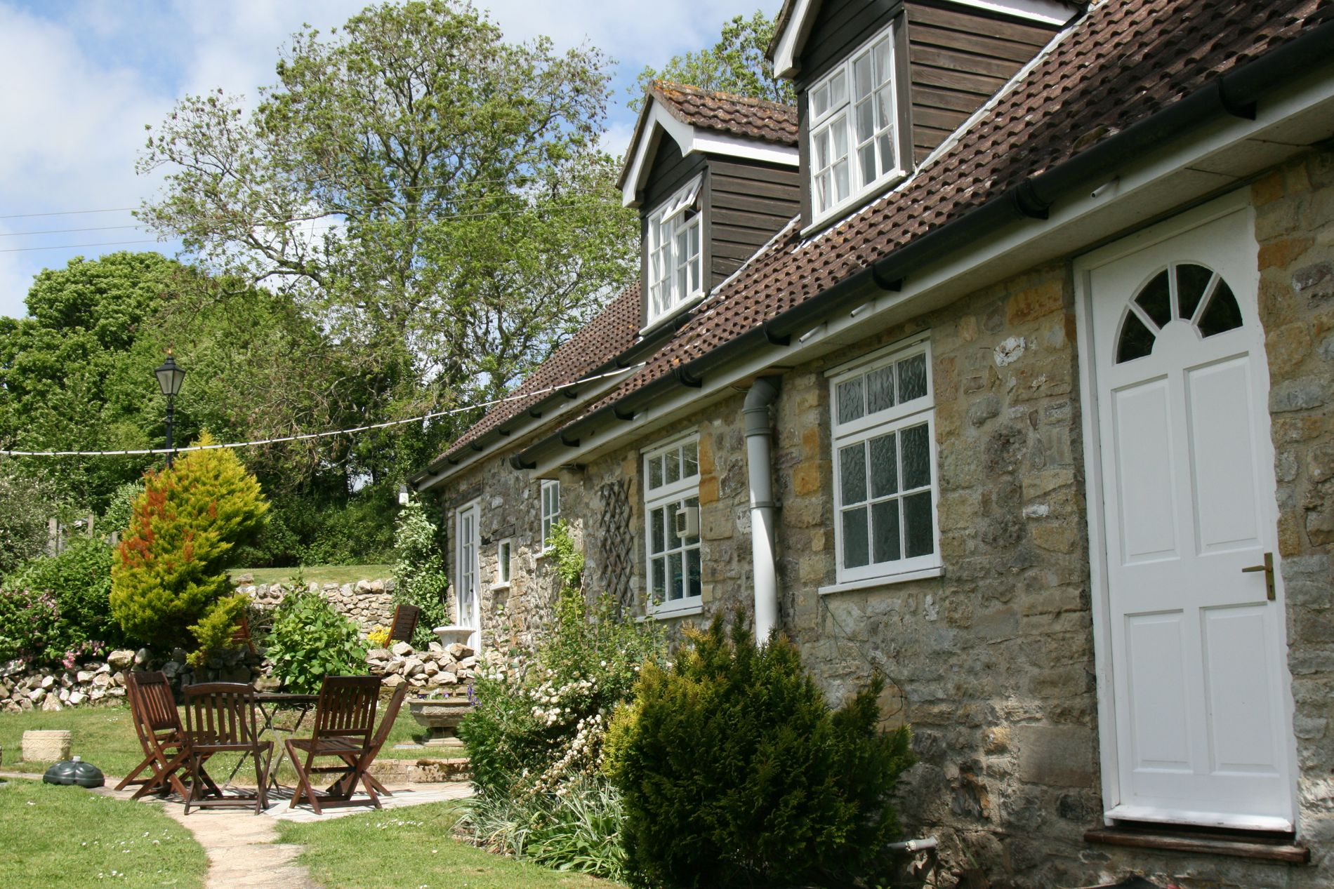 Image of Nuthatch Cottage - External View